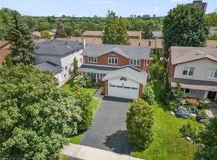 1902 Beechknoll Ave, Mississauga, ON L4W 2G3