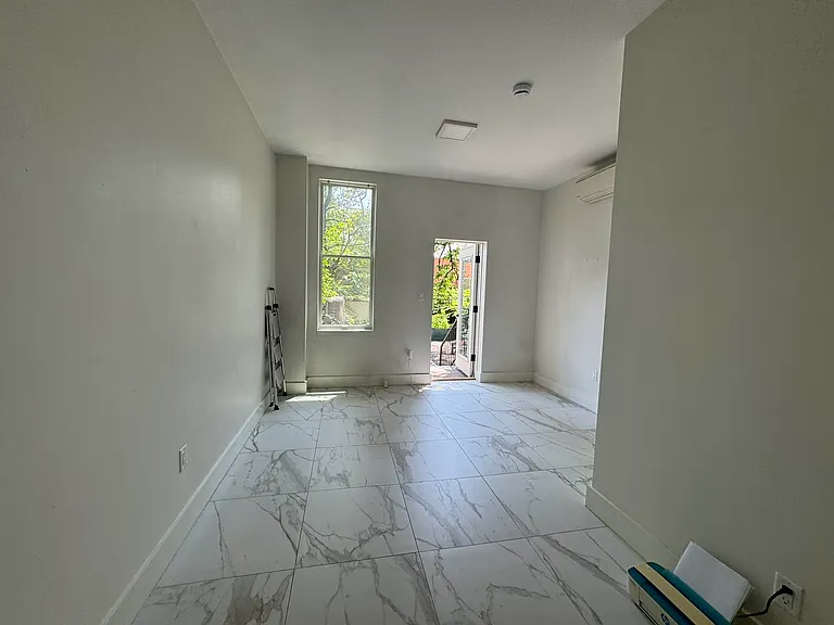 46 Starr St #1L — Photo 7