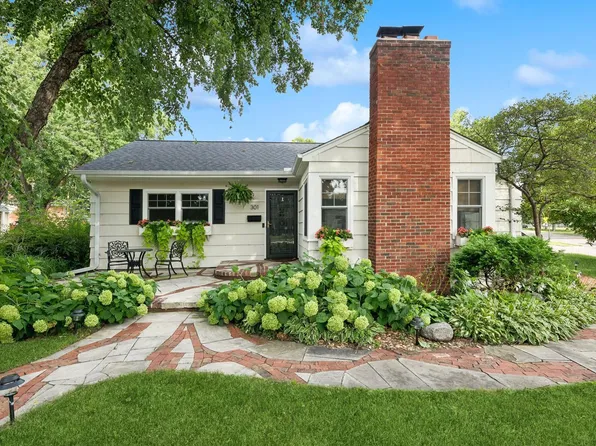 301 Sweet Briar Ln, Hopkins, MN 55343