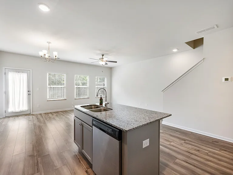 115 Buckingham Ln — Photo 16