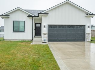 613 Sunset Dr SE, Altoona, IA 50009