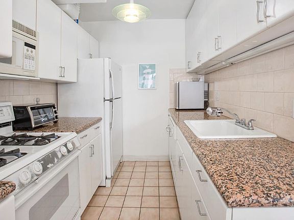 4th image of 175 W 12th St APT 17B