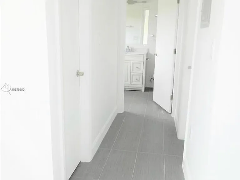 4600 SW 93rd Ct — Photo 8