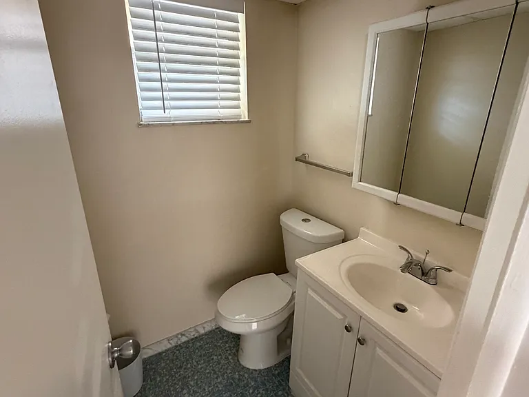 8739 NE 4th Avenue Rd #8739 — Photo 6