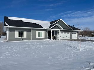 507 Maple Ln, Warroad, MN 56751