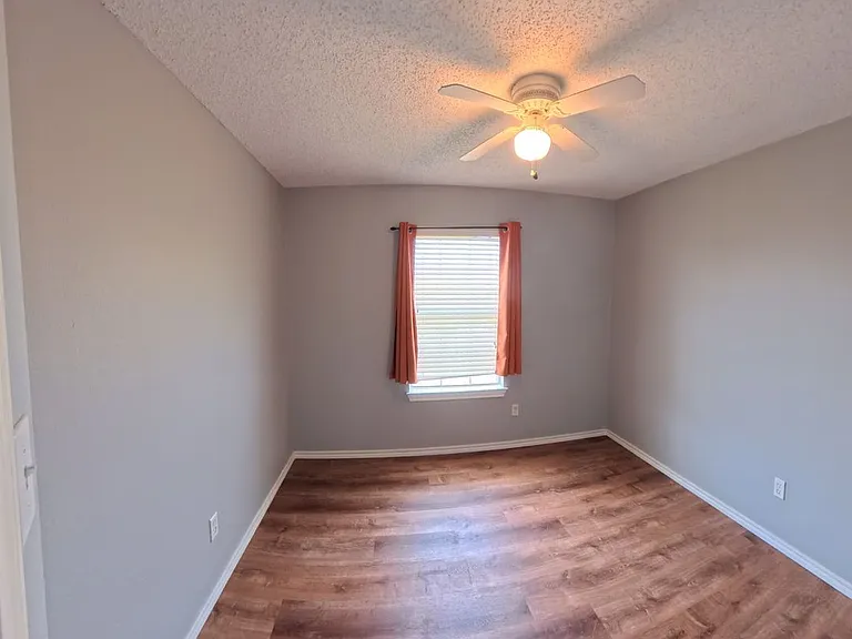 1209 Montclair Dr — Photo 15