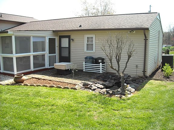 3rd image of 107 Deerwood Tract Ct