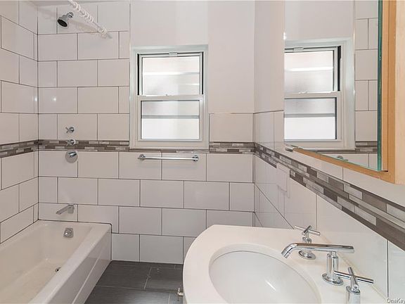 4th image of 106 Sweetfield Cir