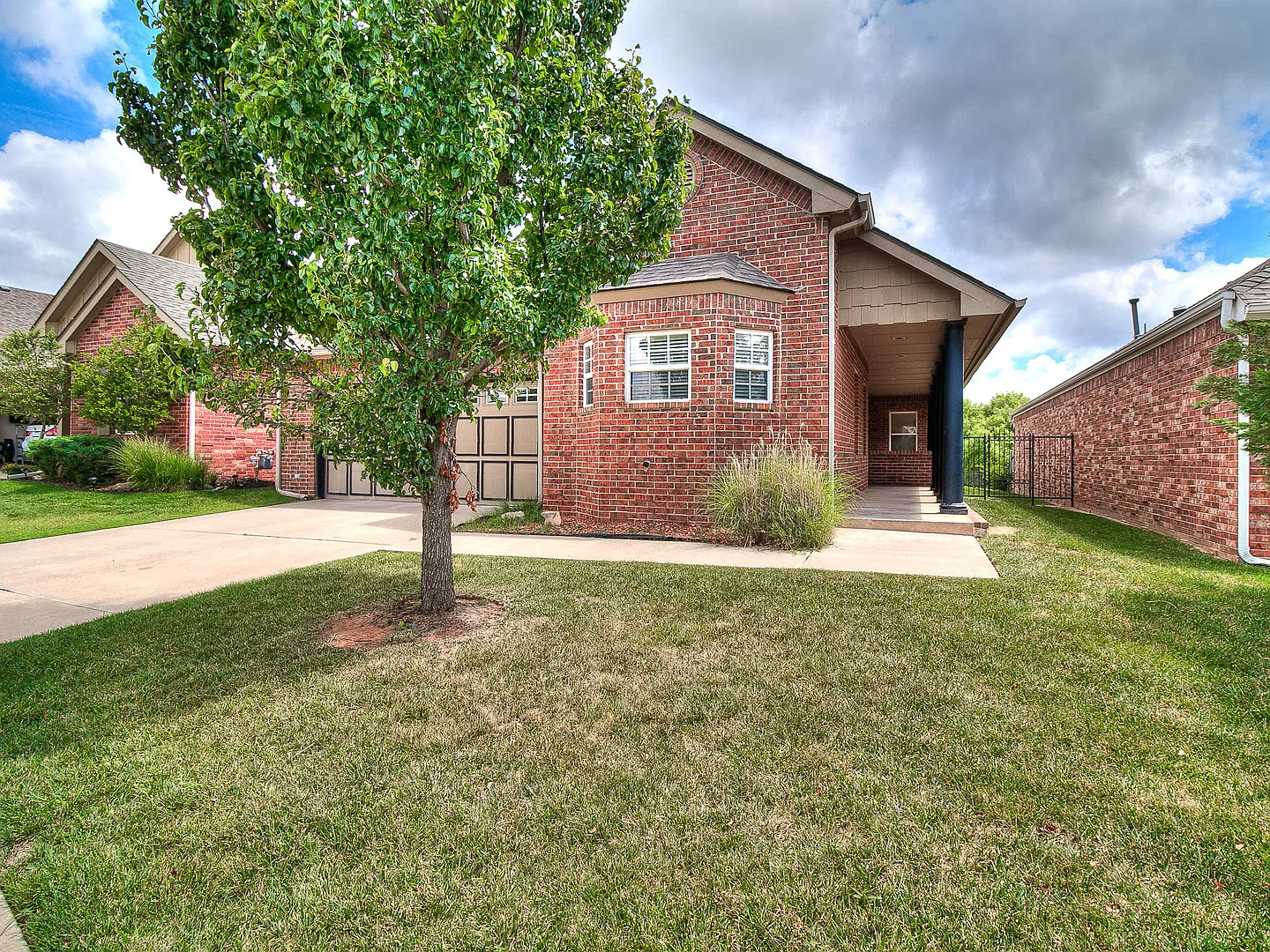 2044 Sq. Ft. Home- Gated Community with a Pool/Club House-Edmond Schools- Lawn Care Included — Photo 4