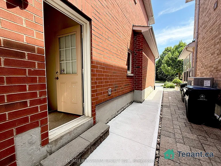 19 Candlebrook Cres #BASEMENT — Photo 8