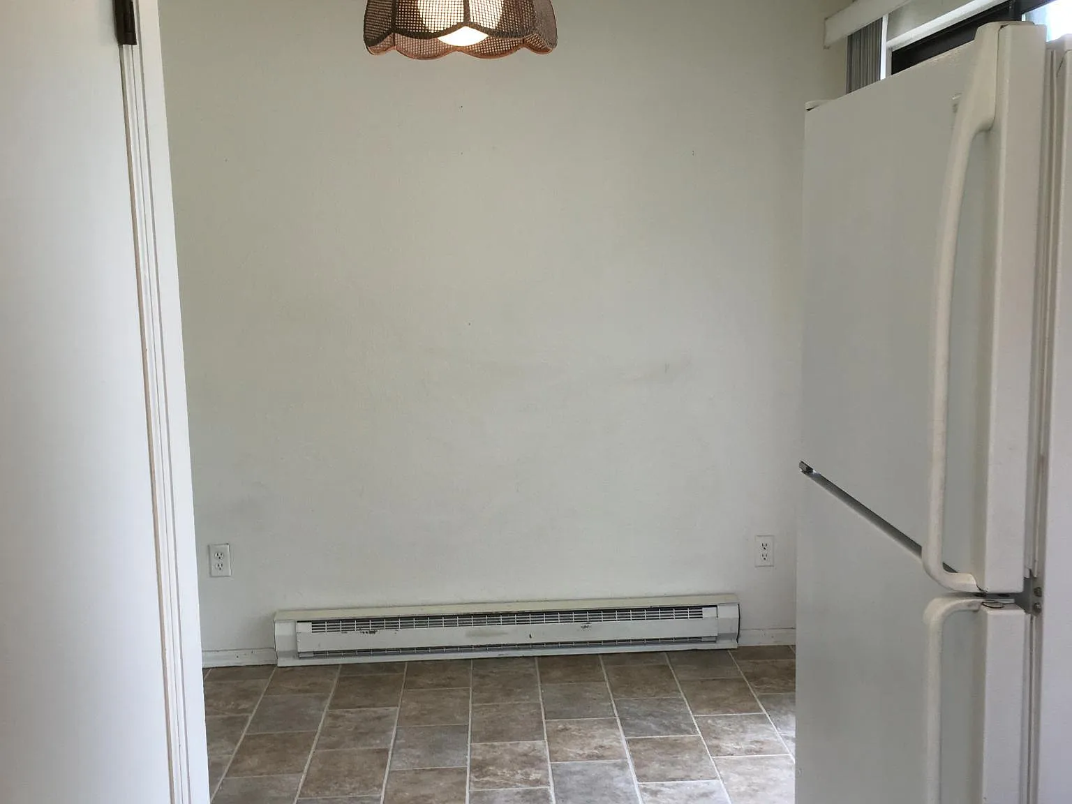 3 bed, 1.5 bath, 1320 sqft, $2,200 — Photo 2