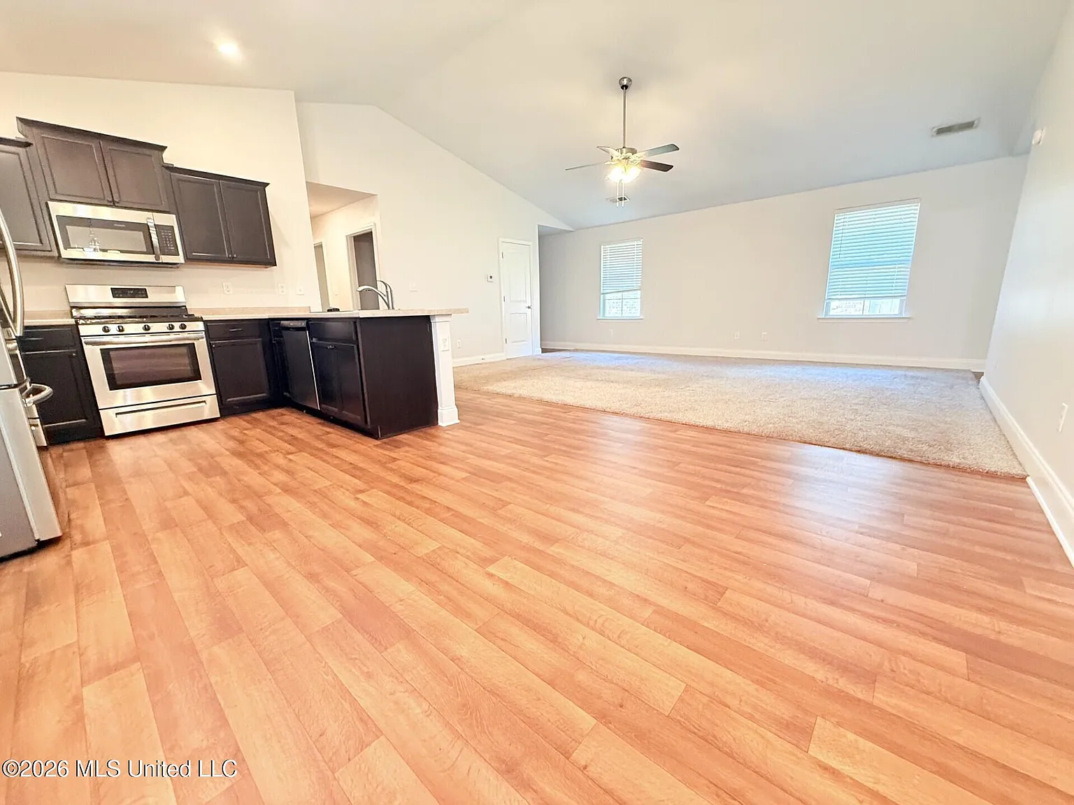 3 bed, 2.0 bath, 1503 sqft, $1,900 — Photo 2