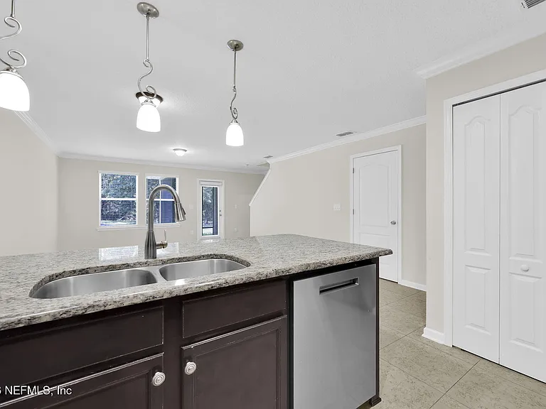452 Walnut Dr — Photo 8