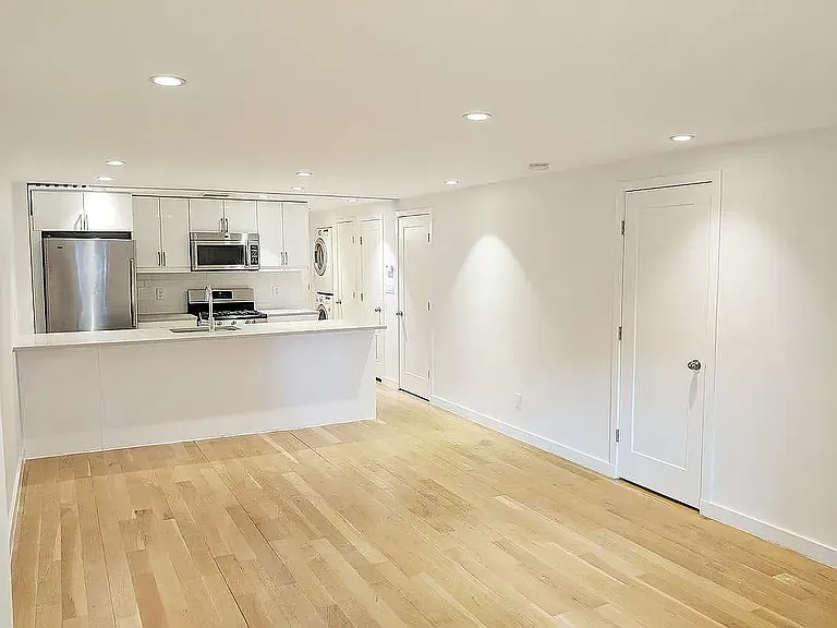 141 1/2 Nelson St #GARDEN — Photo 2