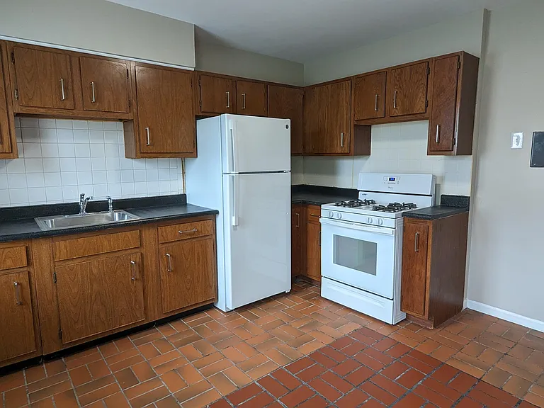 302 W Vine St — Photo 3