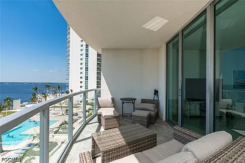 3000 Oasis Grand Blvd Photo 1