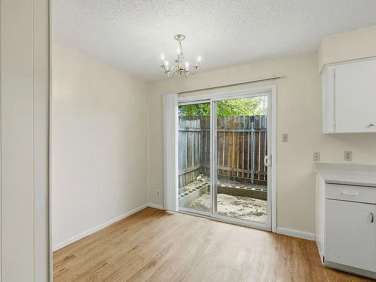 2319 Greenfield Pkwy — Photo 36