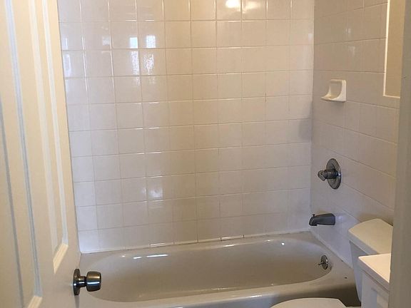 5th image of 105 N Kensico Ave #5B