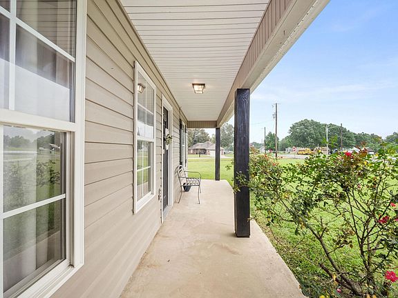 2nd image of 244 Jacks Cir