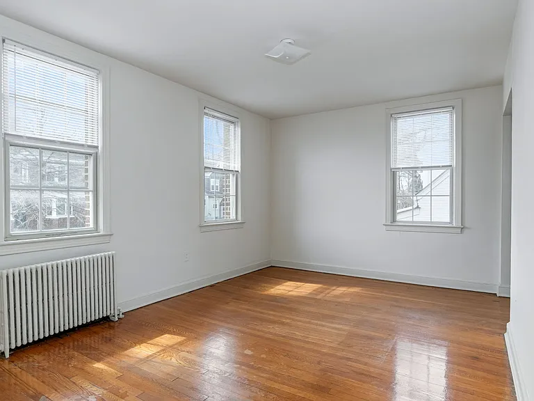 11 Nicholson St NW — Photo 6