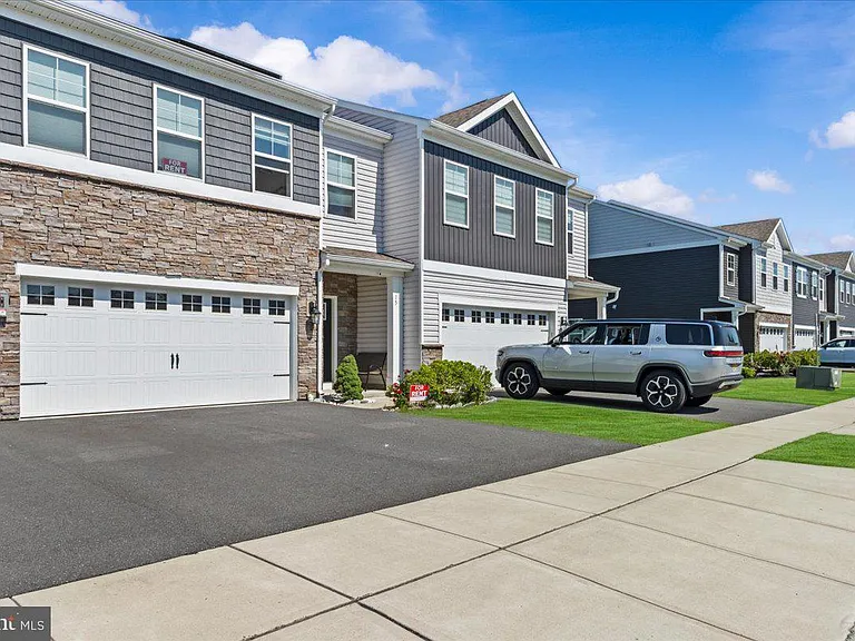 15 Morley Blvd — Photo 1