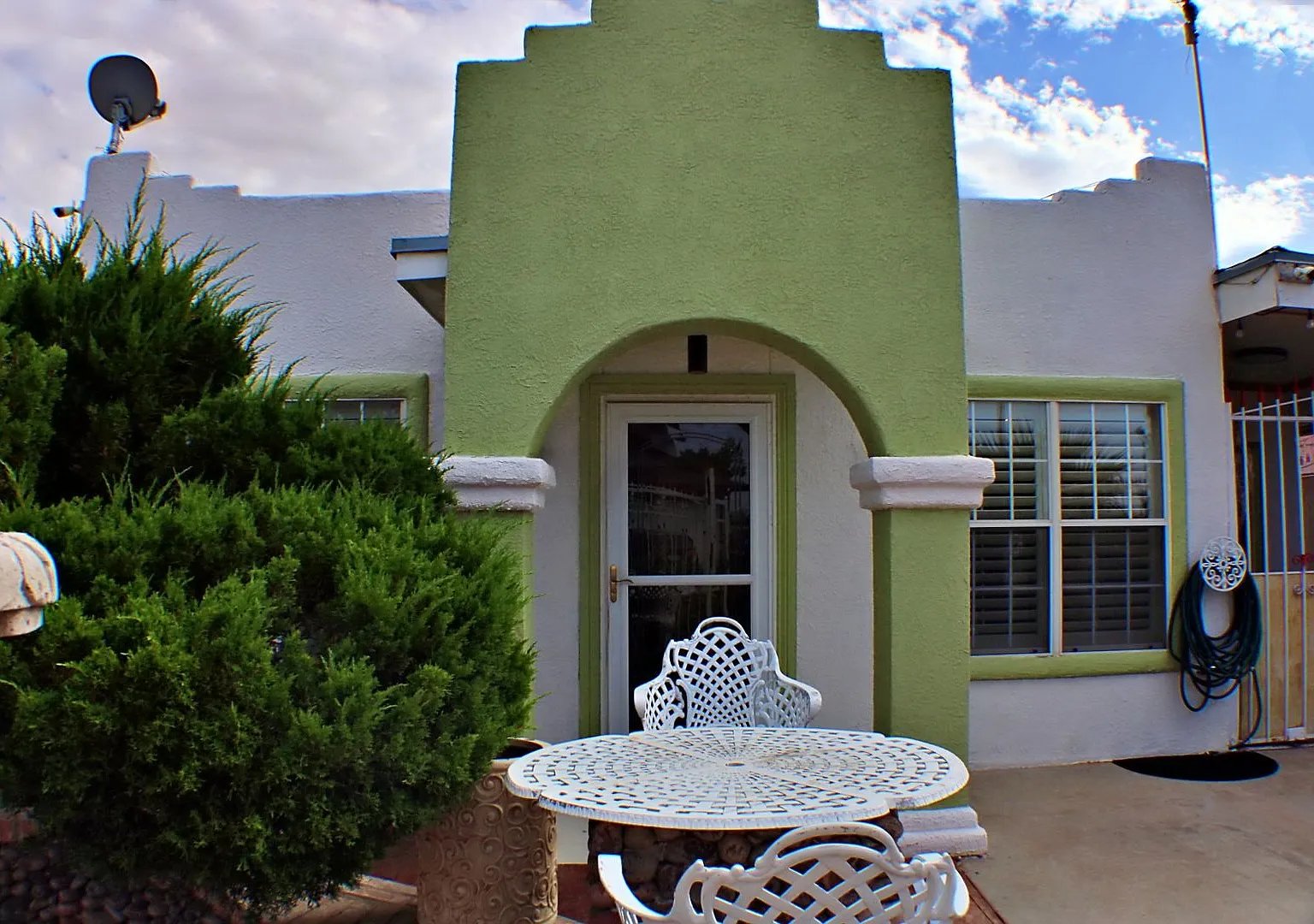 Gorgeous Home in a Quiet Northeast Neighborhood Move-In Ready! — Photo 2
