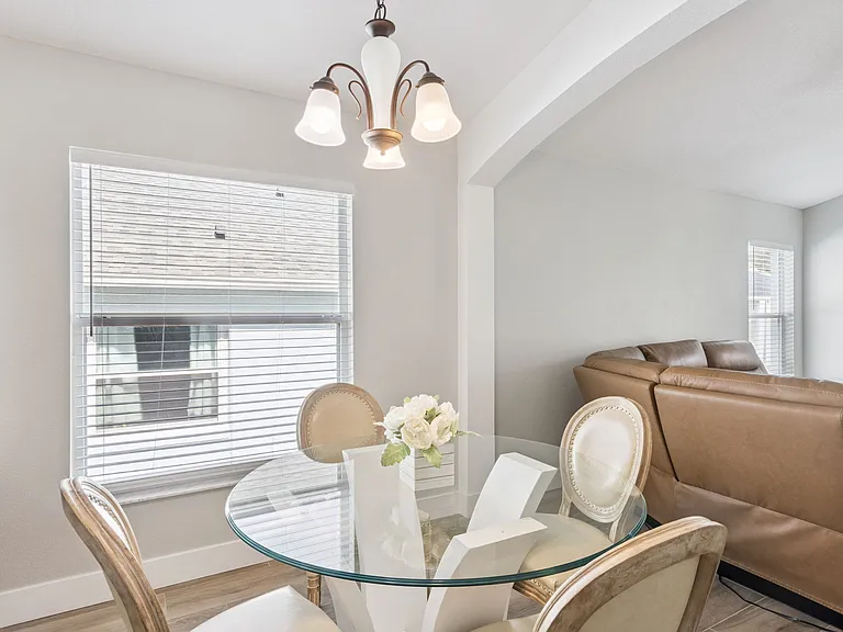 639 Kensington Dr — Photo 9