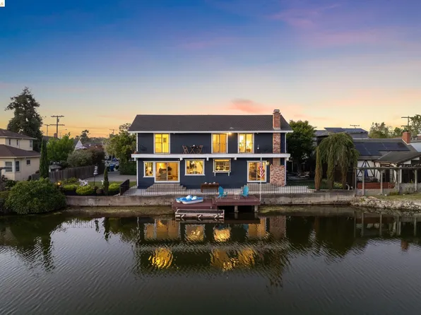 902 Regent St, Alameda, CA 94501