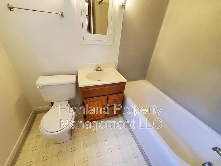 322 N Main St — Photo 8