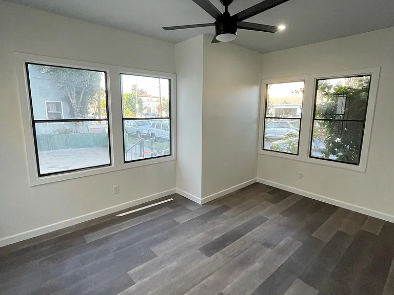 2033 E 4th St #2 — Photo 2