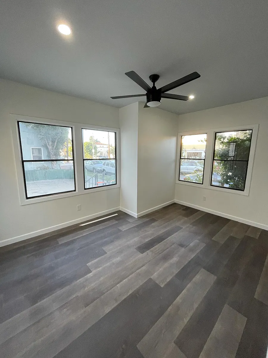 Building Photo - 2033 E 4th St #2