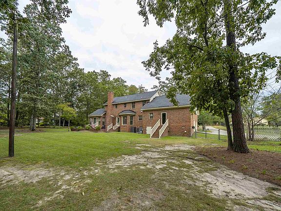 4th image of 16 Old South Dr