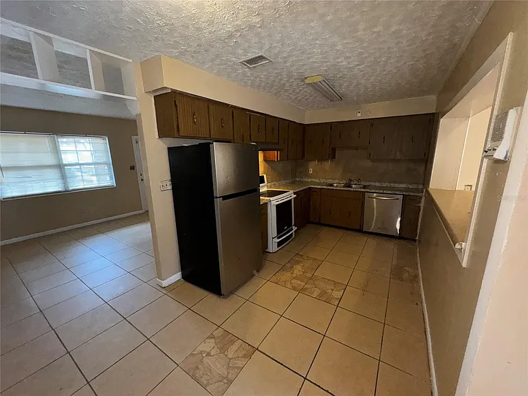 3011 E Flora St — Photo 23