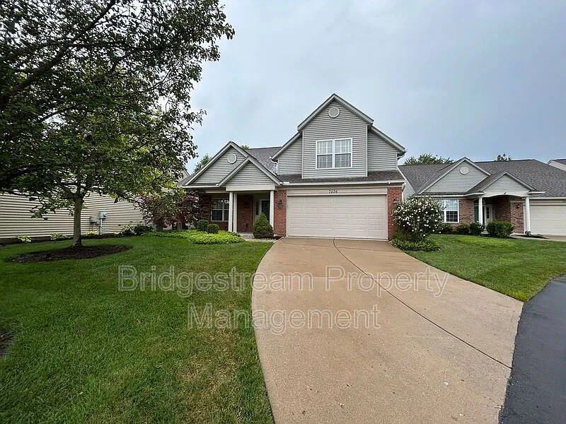 3 bed, 2.5 bath, 1800 sqft, $2,345 — Photo 2