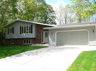 1214 Carver Ave, Howards Grove, WI 53083