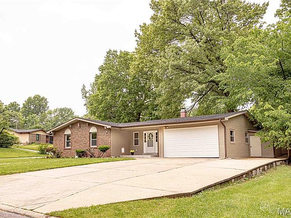 2nd image of 415 Montbrook Dr