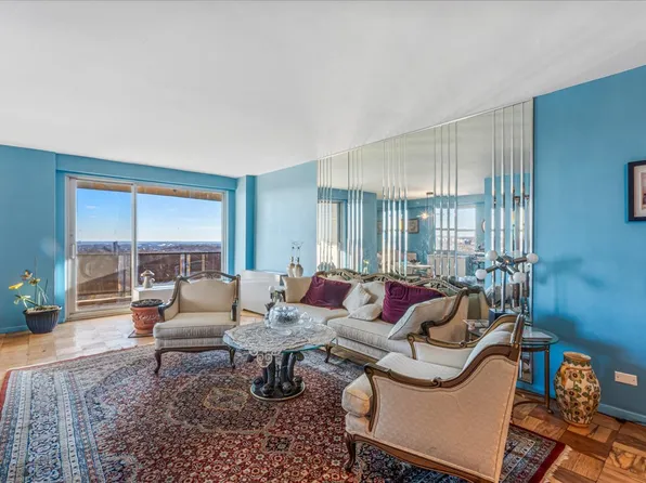 110-11 Queens Boulevard image 4 of 33