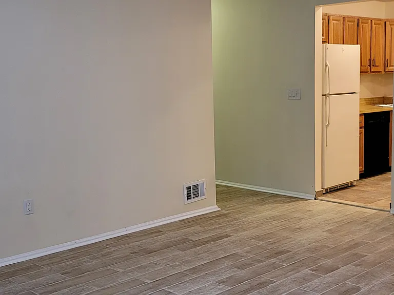 433 Danbury Ln #433 — Photo 17