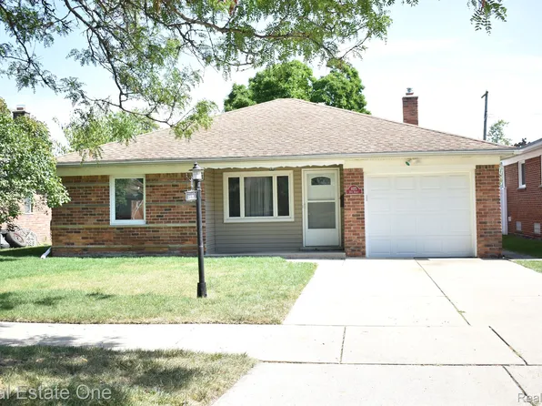 1075 12th St, Wyandotte, MI 48192