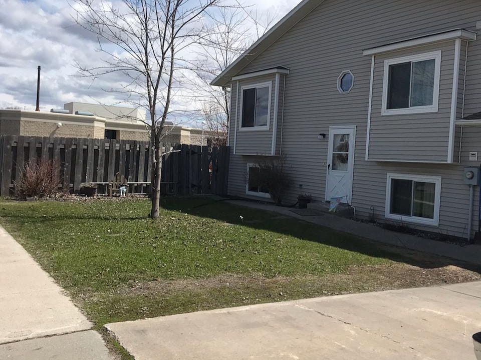2nd image of 2532 23rd Ave S