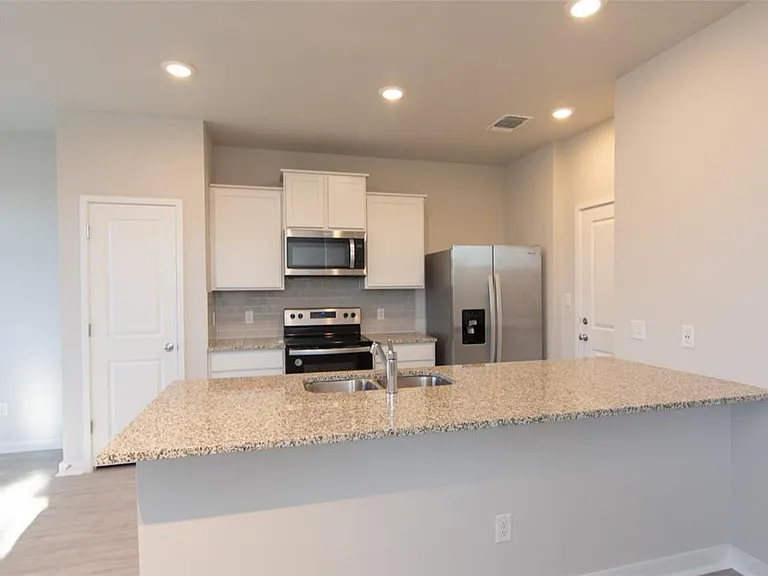 605 W South St #432 — Photo 12