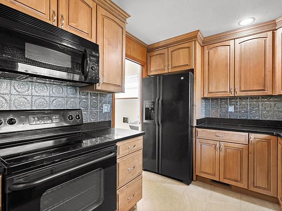 5th image of 1704 Omalee Ave