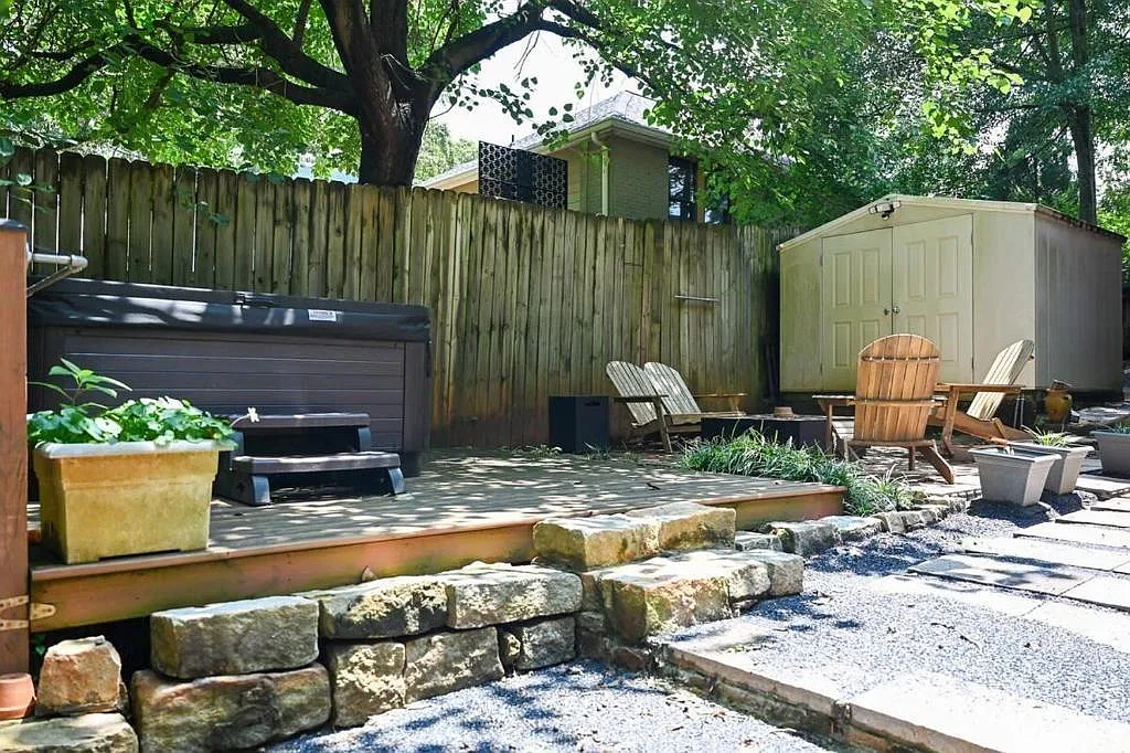 3 bed, 3.0 bath, 2056 sqft, $5,800 — Photo 4