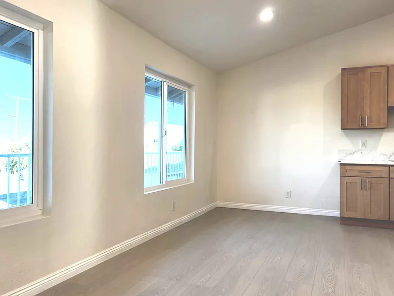 1617 E 6th St #303 — Photo 10