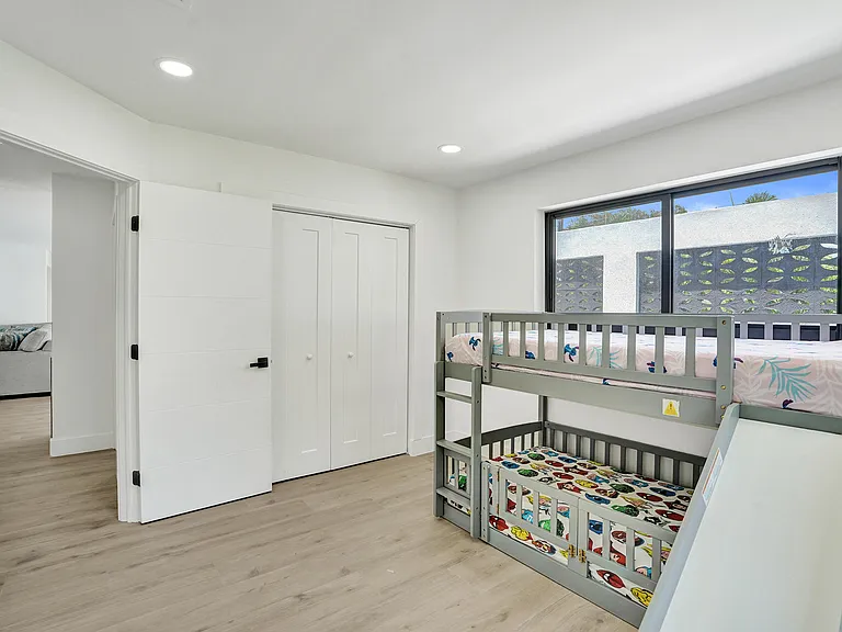 840 SW 3rd St — Photo 30