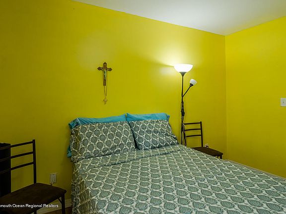 5th image of 233 Midland Avenue #112