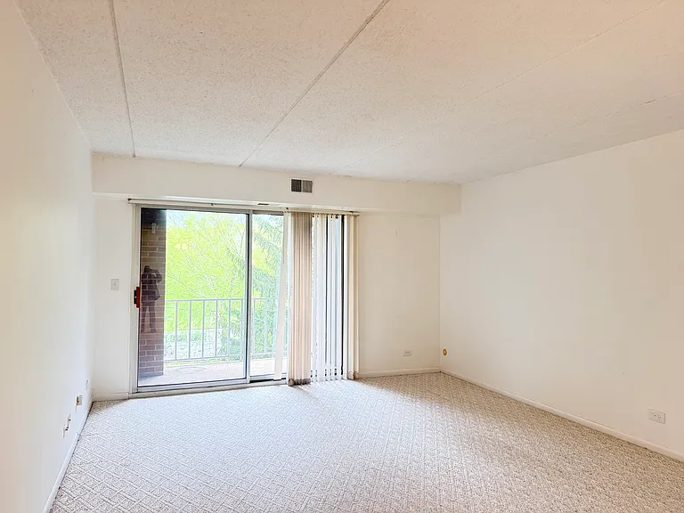 1450 Plymouth Ln — Photo 7