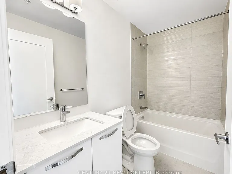 75 James St S #1416 — Photo 10