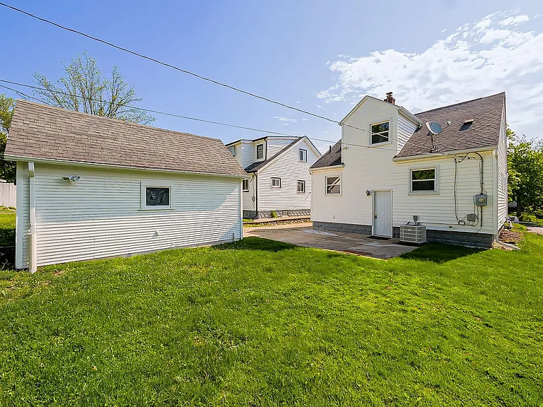 358 S Marshall St — Photo 36