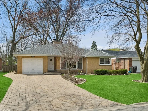 4045 Greenwood St, Skokie, IL 60076